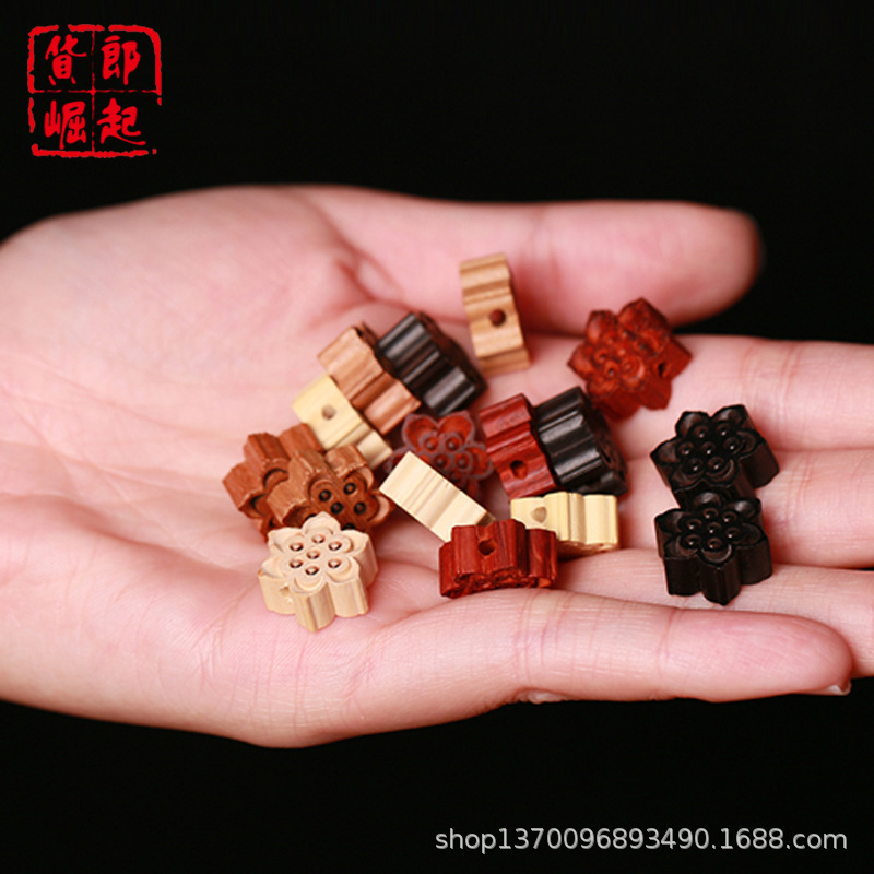 Peach Wood boxwood lotus flower lotus hand carved DIY accessories accessories car hanging key chain back Cloud Ebony sandalwood blood sandalwood Peach Wood boxwood lotus flower lotus hand carved DIY accessories accessories car hanging key chain back Cloud Ebony sandalwood blood sandalwood