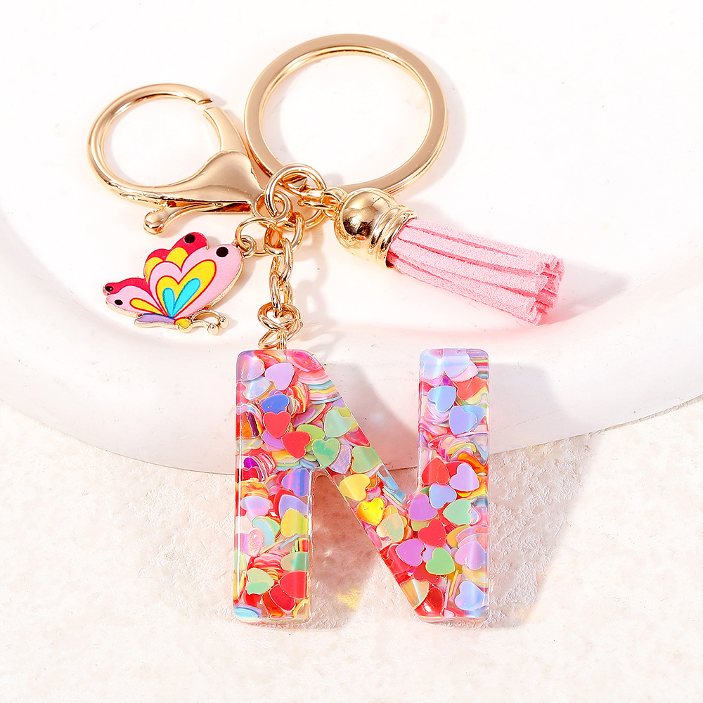 2024 puntos transfronterizos de resina de sequilla rosa 26 letras inglesas llavero colgante mariposa fringe accesorios