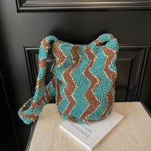 ����Ů���n���ﶬ�¿�yᘿ�ë��ˮͰ�����������ذ��μ�б���