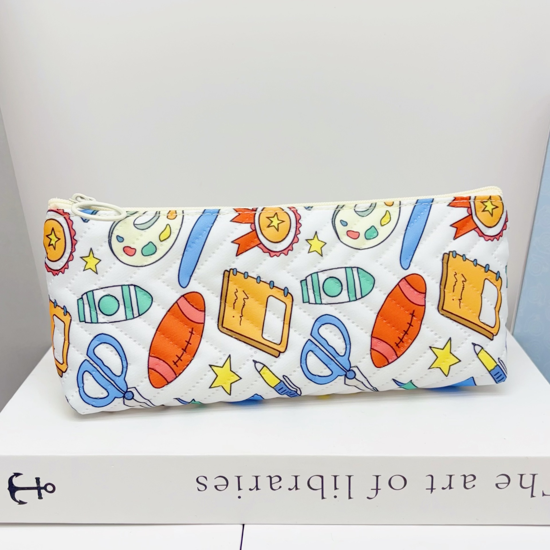 흰색 - 거꾸로 된 사다리꼴 필통