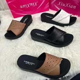 夏季新款妈妈凉拖鞋中年女外穿时尚防滑软底中老年平底透气女凉鞋