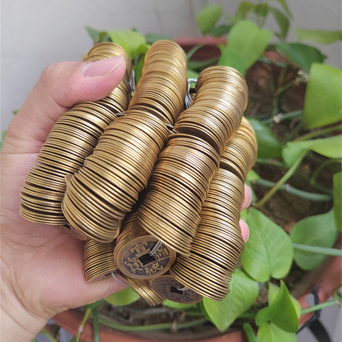 Pure copper Feng Shui Five Emperors Qianlong Shunzhi Tongbao Lucky and Safe Pressure Threshold Brass 2.3cm Antique Copper Coin
