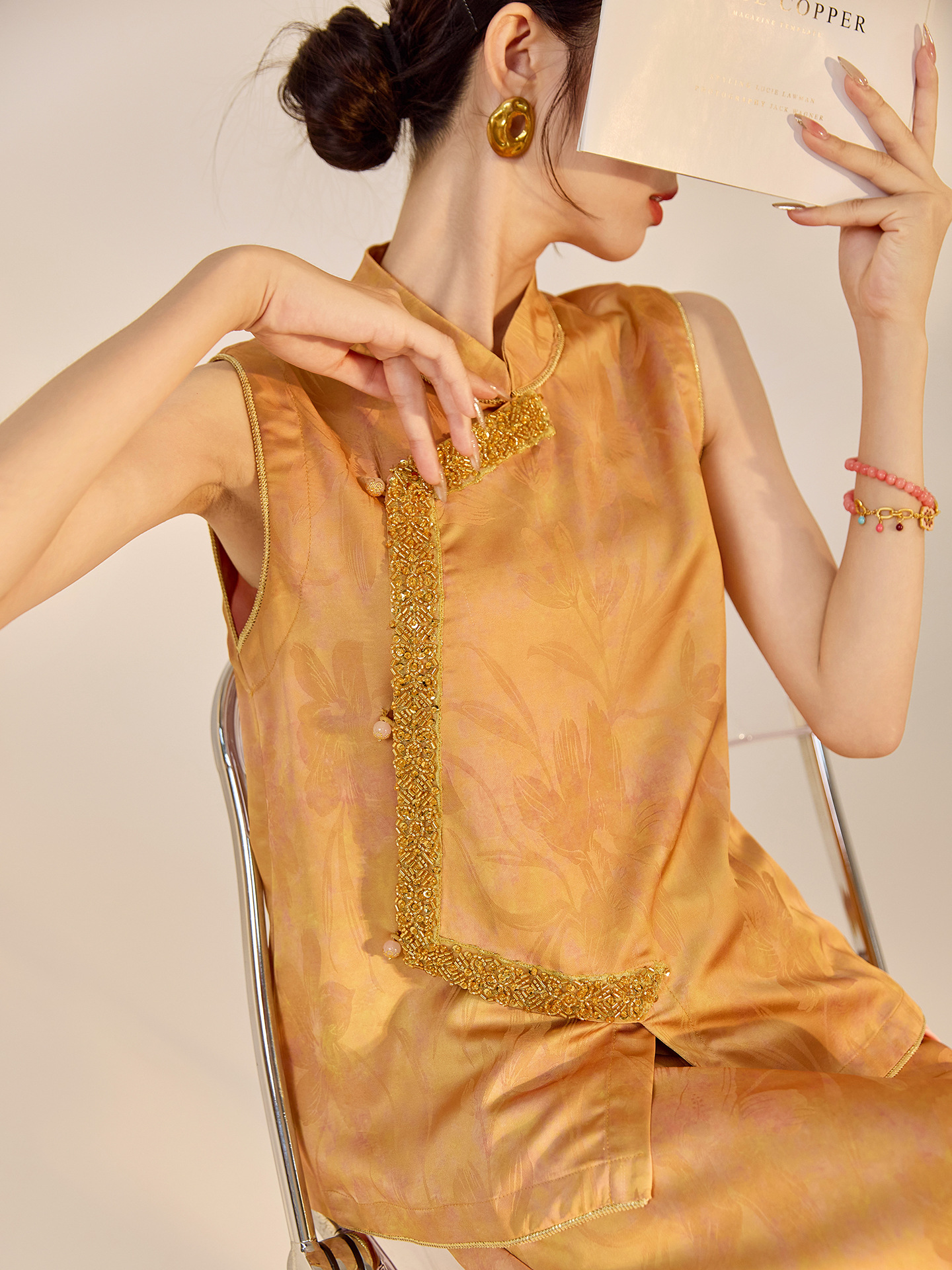 Bộ trang phục hai mảnh phong cách Trung Quốc mới – Áo vest cổ đứng thêu tay kết hợp chân váy đuôi cá — Váy nửa, Áo gilê