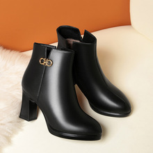 高跟鞋女冬季靴子中年女鞋子软皮粗跟马丁靴加绒皮鞋配裙子的短靴