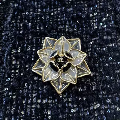 Yaxa sancaqları — and Cool Heart Design - enamel-camellia-brooch-white