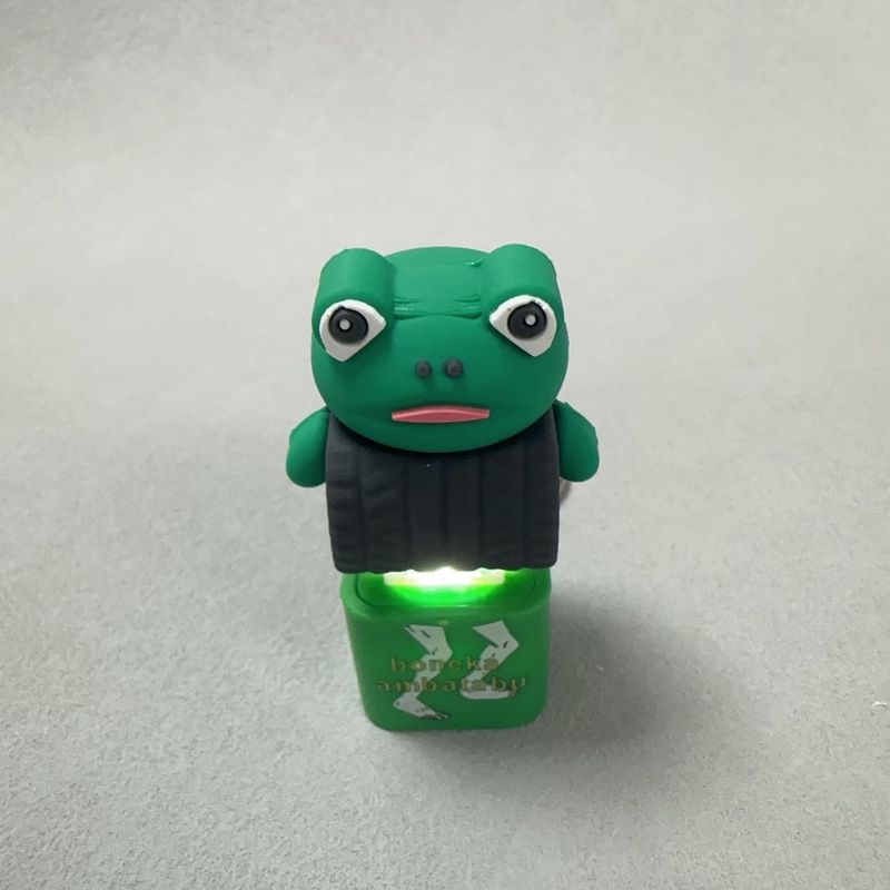 国境を越えたTungTung Sahur 木製スティックマン言語ボタンキーホルダーフィギュア山と海の古典関節マン|undefined