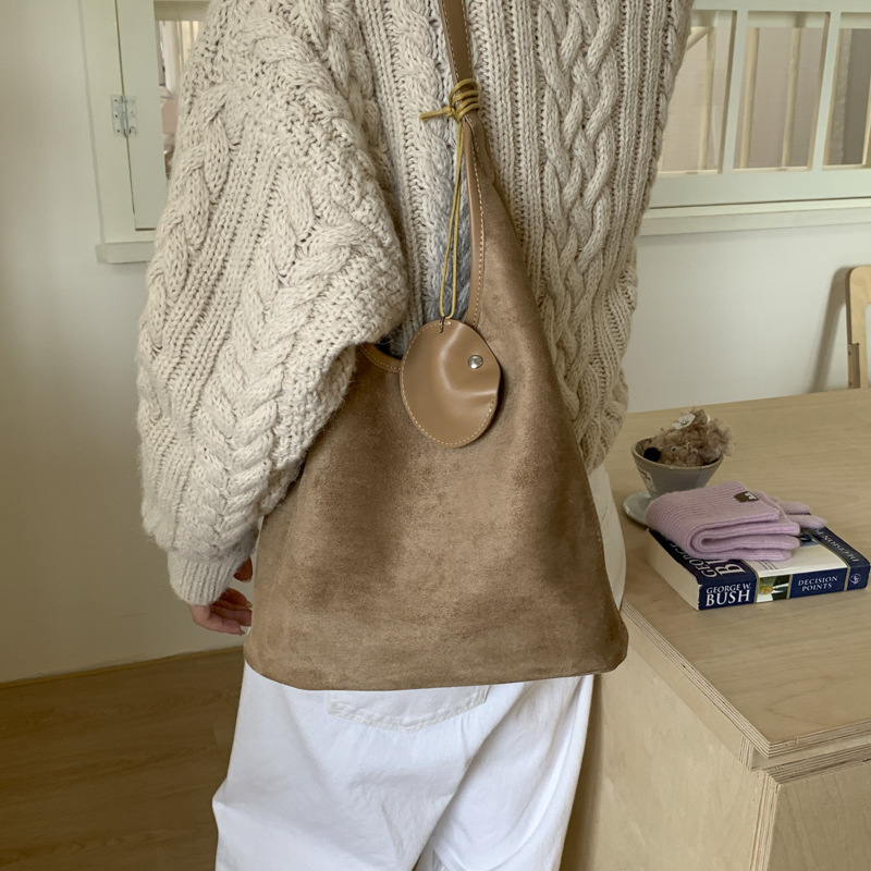 Bolsa de cubo retro transfronteriza para mujeres otoño y invierno 2025, nueva moda, bolso de hombro de moda, bolso de abrigo casual universal