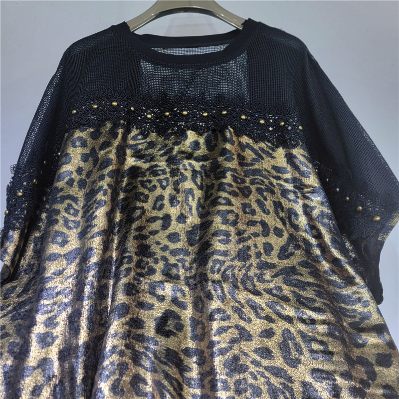 Diseño de nicho de estilo europeo y americano, tela de mosaico de impresión de leopardo, camiseta de mujer suelta, camiseta irregular de estilo largo