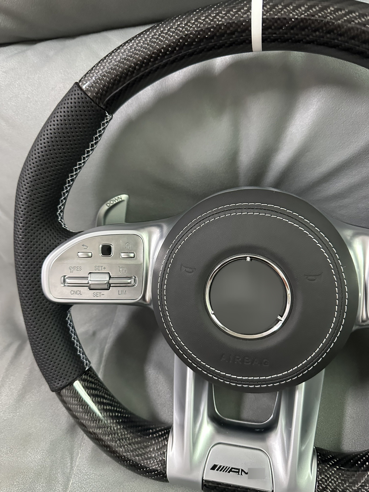 Suitable for Mercedes-Benz steering wheels of A-Class, C-Class, E-Class, ML old models, upgraded to new models, modified AMG carbon fiber steering wheel