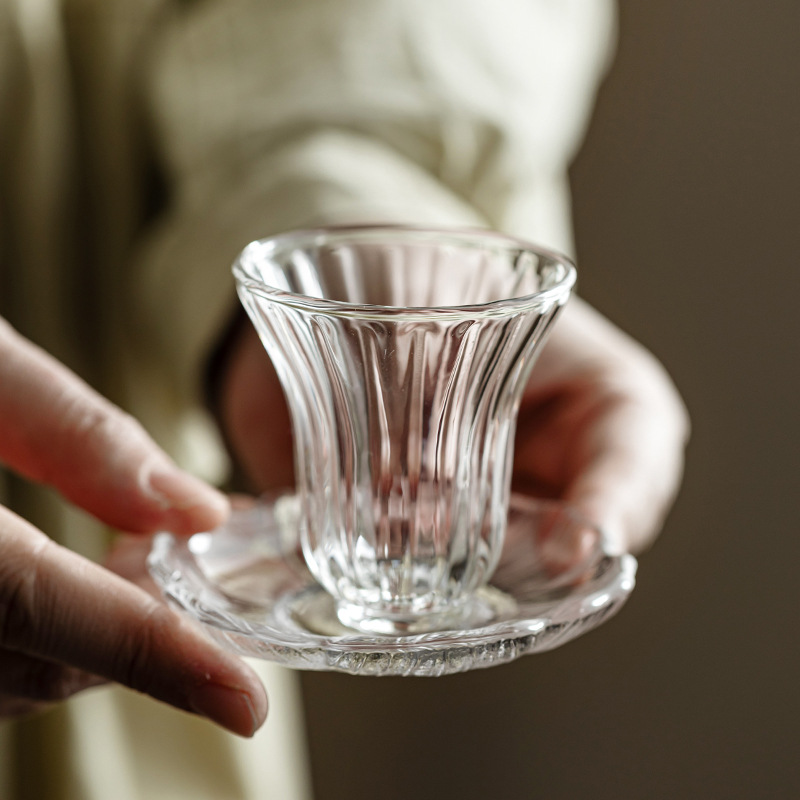 Taza de té pequeña de vidrio de pétalos de crisantemo Taza maestra gruesa y resistente al calor Taza de té japonesa de una sola taza con plato de posavasos Taza personal para té
