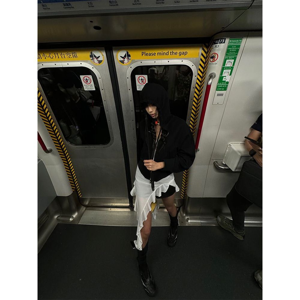 2025夏季新款泰式簡約上衣荷葉不規則連衣裙女辣妹風白色抹胸裙