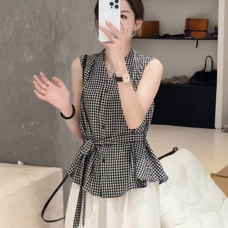 French-Style V-Neck Plaid Sleeveless Shirt for Women, 2026 Summer New Model, Petite Size, Tie-Waist, Slimming, Age-Reducing Top French-Style V-Neck Plaid Sleeveless Shirt for Women, 2026 Summer New Model, Petite Size, Tie-Waist, Slimming, Age-Reducing Top