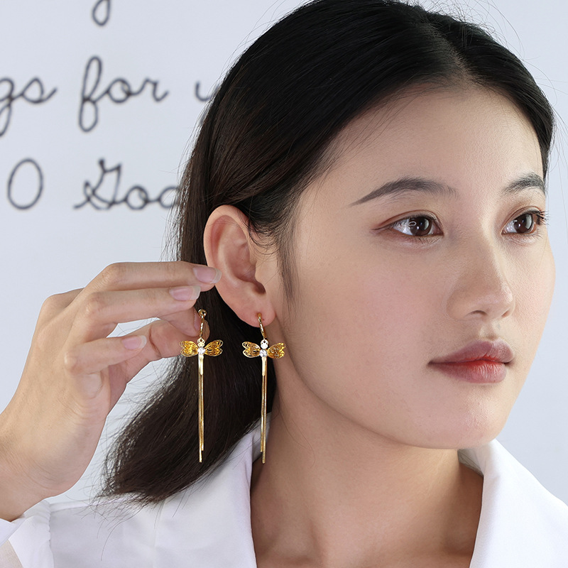 Fashionable design golden earrings