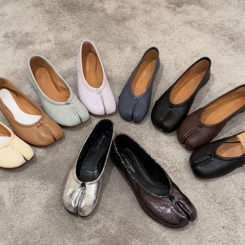 Crinkled Leather Split-Toe Ballet Flats for Women with Pig's Hoof-Shaped Soles Crinkled Leather Split-Toe Ballet Flats for Women with Pig's Hoof-Shaped Soles