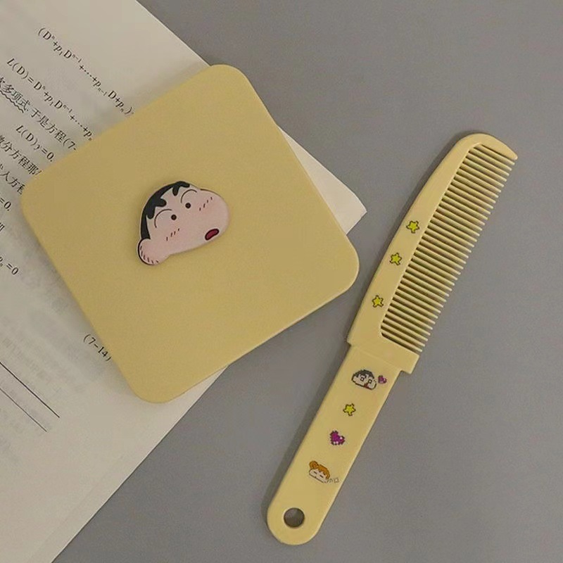 新商品のクレヨンの小さい新しいハンドルの鏡は櫛を持って携帯して化粧の鏡の少女の心の鏡を持って一体の小さい鏡の女性を櫛にします。|undefined
