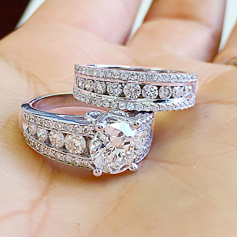 Chinese Valentine's Day Romantic Gift Luxurious Full Diamond Couple Ring Set Exquisite Zircon Engagement Ring F922