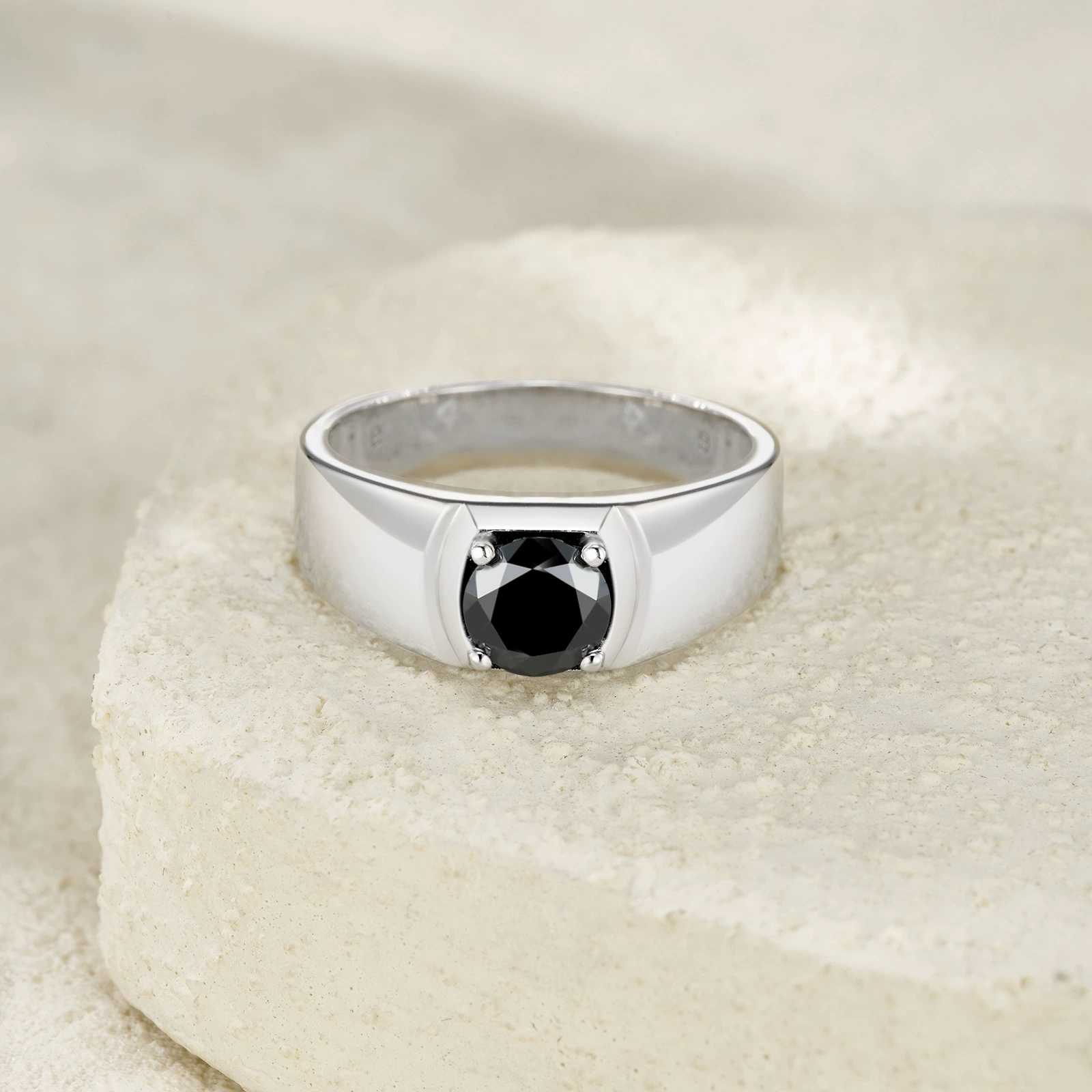 Classic black ring, platinum accessory stainless steel, European style, light luxury style, high-quality style, silver 925 sample