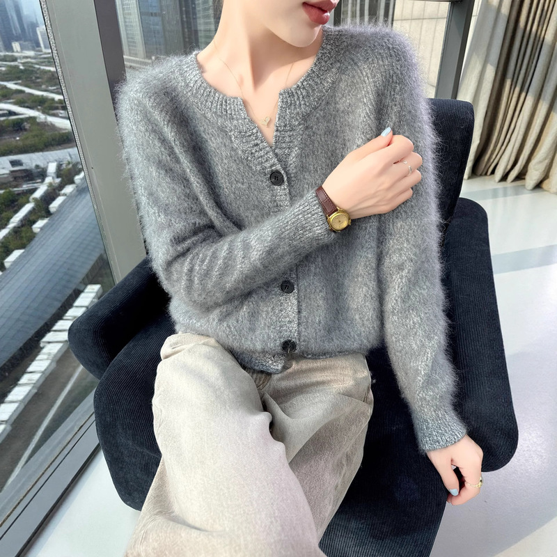 2025 Autumn/Winter New Mink Velvet Cardigan Women's V-Neck Loose Knit Jacket Sweater Versatile 2025 Autumn/Winter New Mink Velvet Cardigan Women's V-Neck Loose Knit Jacket Sweater Versatile