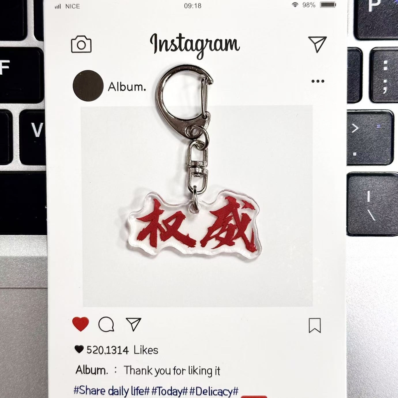 Texto creativo autorizado Douyin estilo explosivo llavero de acrílico colgante alrededor del bolso DIY del estudiante colgante