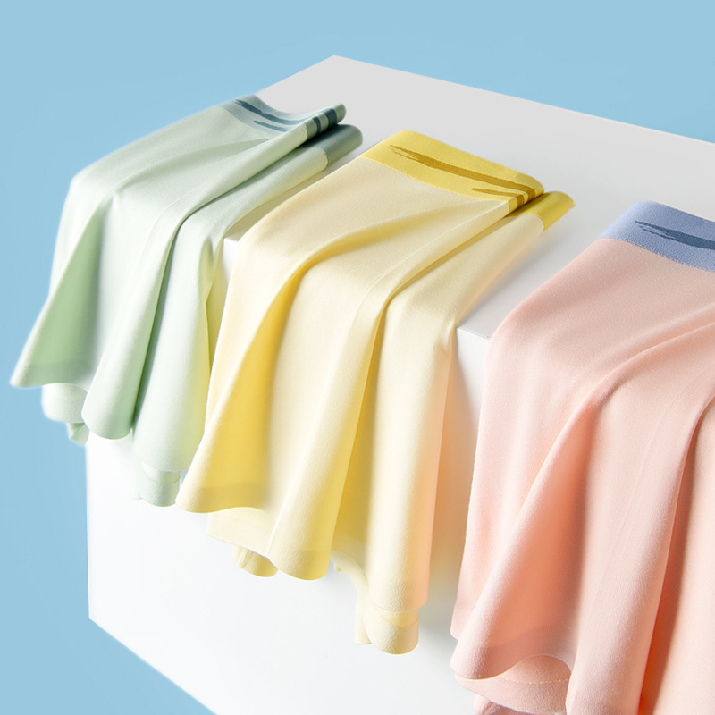 Wholesale boys' seamless flat-bottom underwear for adolescents, children's student underwear, thin and breathable four-pocket briefs