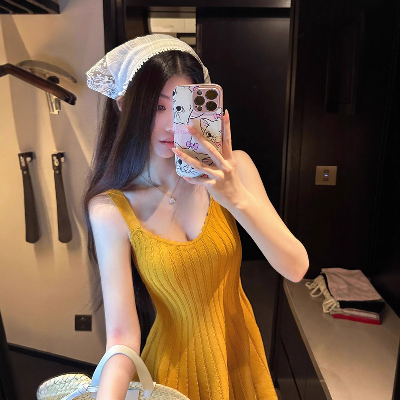 Knitted Elegant Dress 2025 New Summer Style Pleated Slimming Waist-Cinching Short Dress for Petite Figures