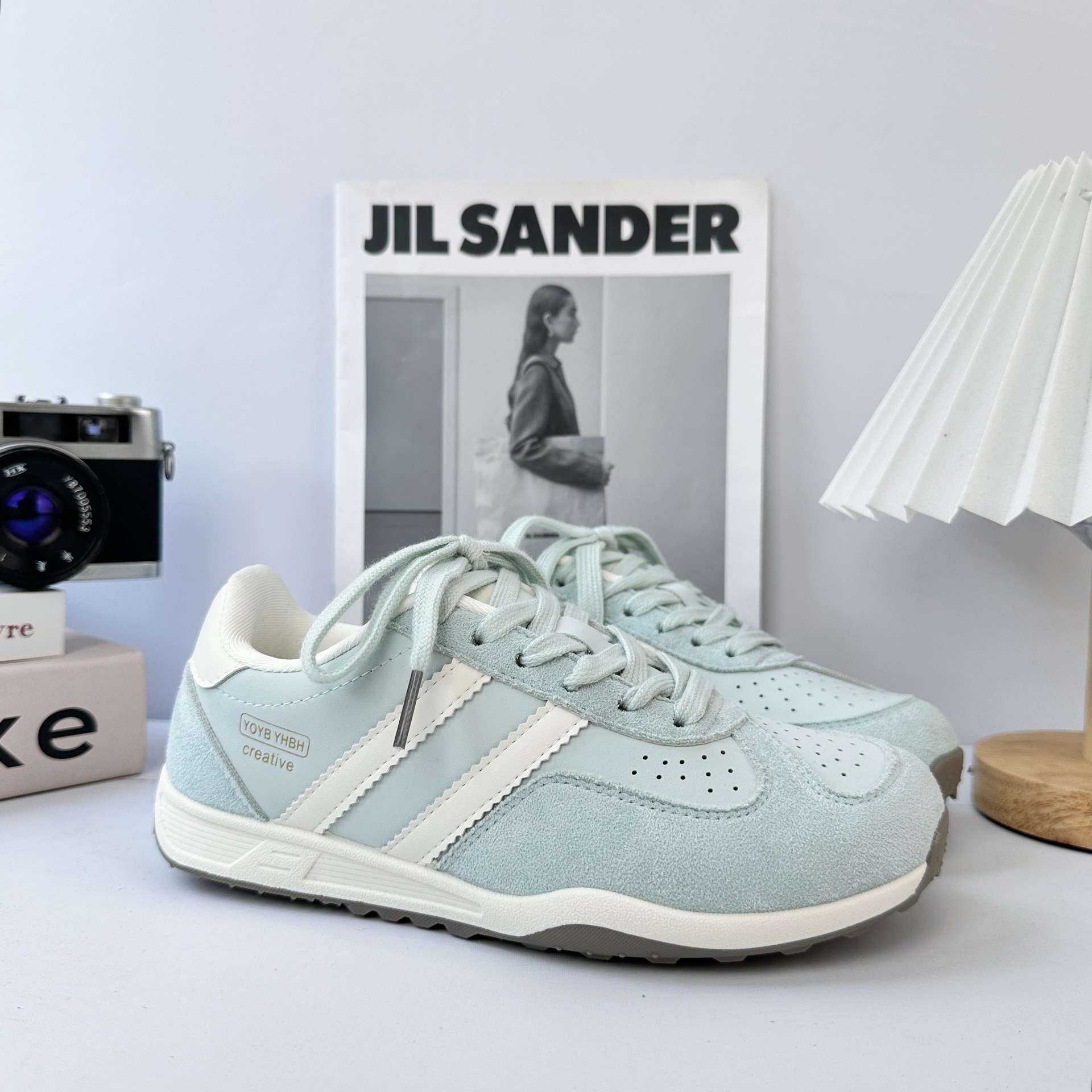 Zapatos deportivos y casuales de ondas distantes para niños y niñas en otoño de 2025 nuevos tipos de explosión, todos los tipos de zapatos de skate de suela gruesa ligera para padres