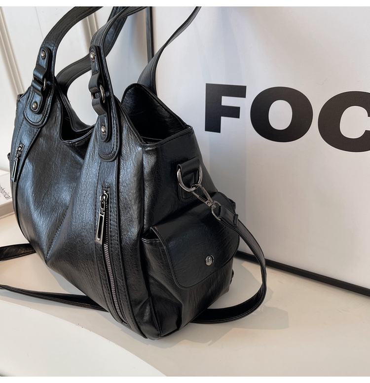 Vintage Women's Tote Bag With Rivets Large Capacity Shoulder Bag_voghion.com