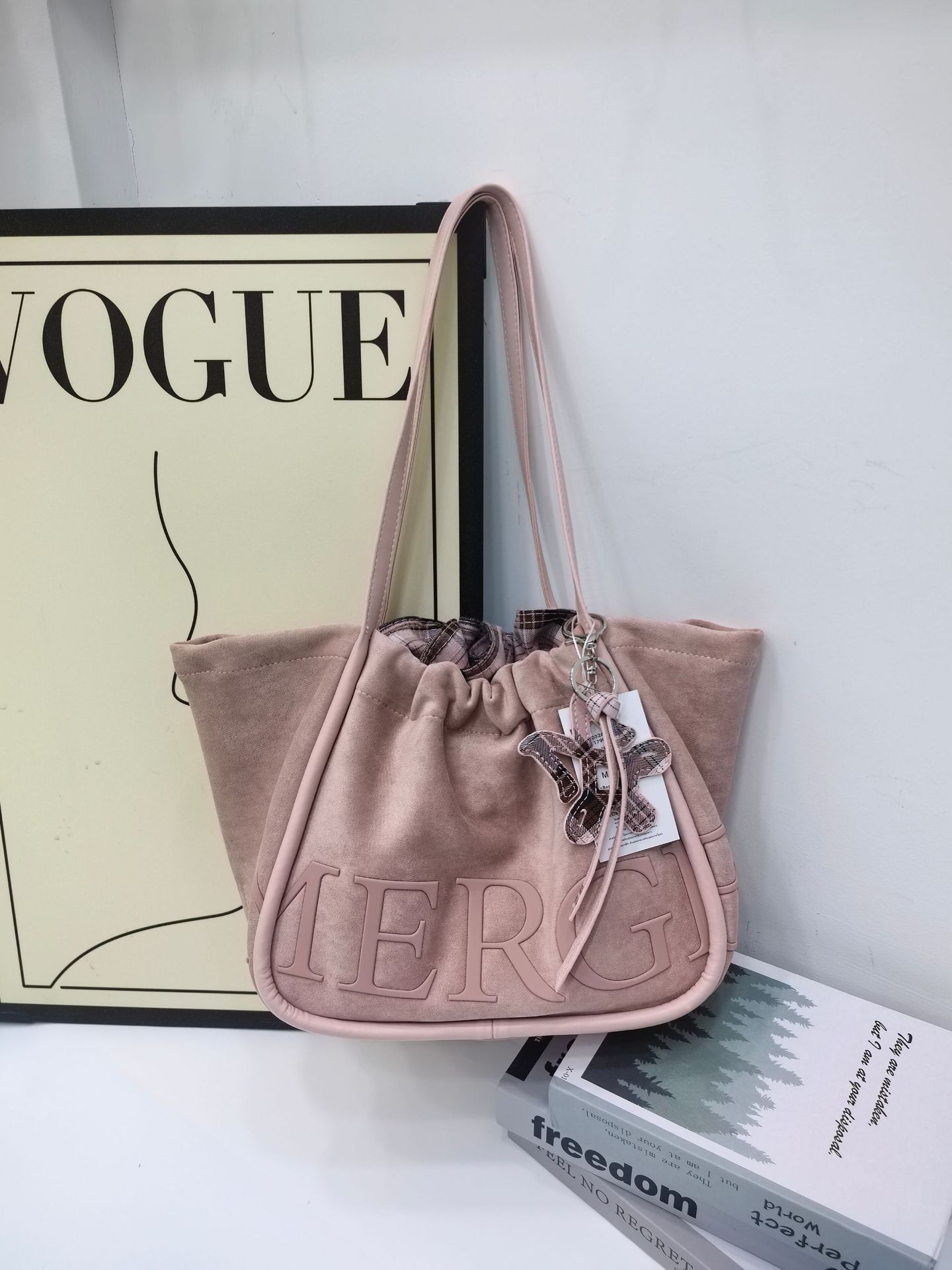 タイマージ中大容量トートバッグ 2025 新鹿革ファッションポータブルショルダー脇の下の女性のバッグ