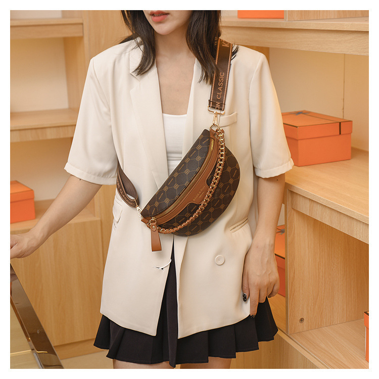 Borsello donna a tracolla alla moda con tracolla larga_voghion.com