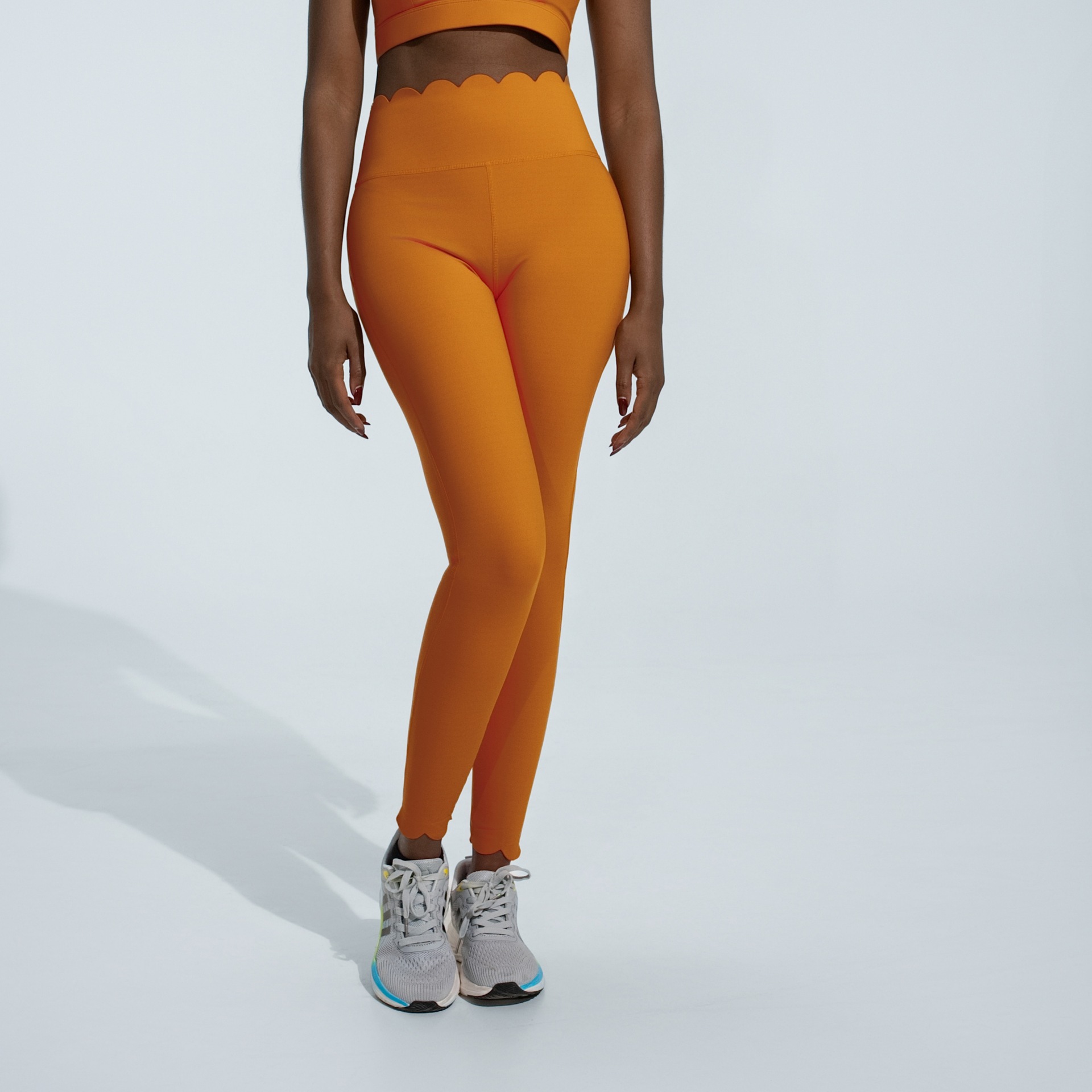 Europa y América transfronterizas damas piel de yoga de encaje pantalones apretados de elevación de cadera pantalones deportivos de adelgazamiento para montar pantalones de ejercicio