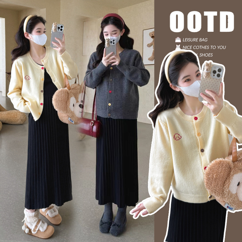 Real Shot of Pregnant Women 2025 Autumn and Winter New Cute Embroidered Sweater Cardigan Jacket Black Pleated Skirt Suit