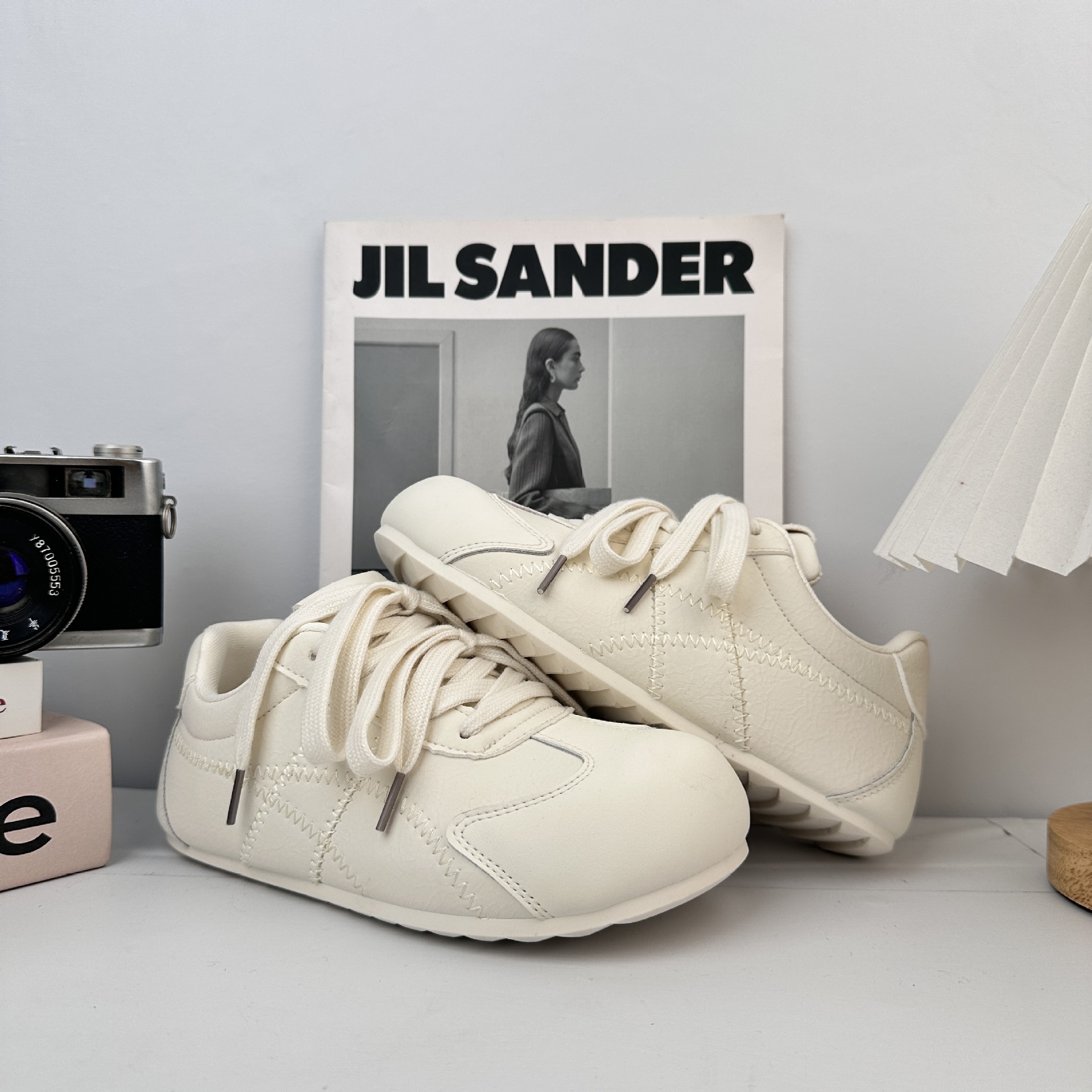 YUANBO retro zapatos de entrenamiento alemán para niños y niñas 2025 nuevos zapatos blancos de suela gruesa para estudiantes zapatos deportivos casuales