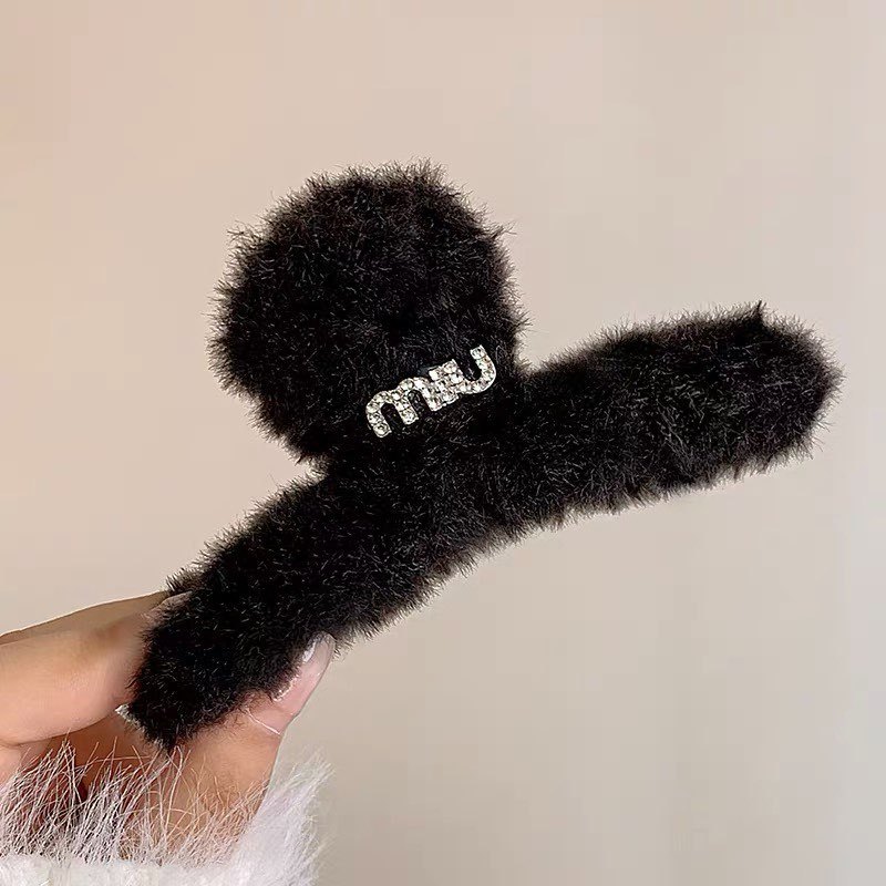 2026秋冬ミンクファー毛皮ヘアクリップ、高級感のある後頭部用大型シャーククリップ、ハート型キラキラ輝くダイヤモンド付き毛皮ヘアクリップ