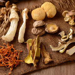 Yunnan specialty mushroom soup dumplings with eight kinds of fungi combination 50g Colorful mushroom soup dumplings 100g including soup ingredients