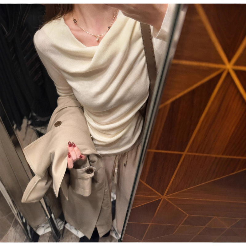 In Stock Mx 3 Colors! Barely-There Stretchy, Relaxed Wool Turtleneck Top with a Stylish Design, Waist-Cinching and Slim-Fitting Inner Layer Base Shirt