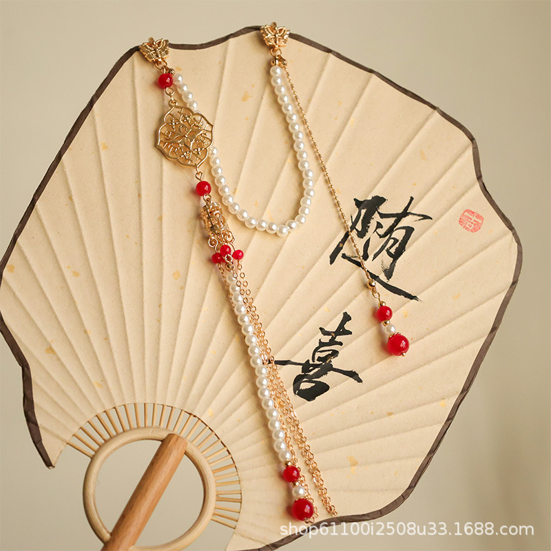 New Chinese-Style Brooch with Pressed Pleats, Traditional Chinese Clothing Accessory, Ancient Style Tassel Chest Ornament, Red Engagement Cheongsam Brooch Pendant