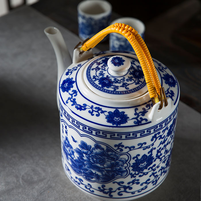Capacious explosion-proof ceramic teapot for home use
