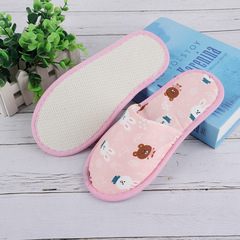 Disposable children's slippers with pure cotton cartoon patterns, suitable for hotels, inns, homes, and entertaining guests, with a non-slip bottom, available for wholesale.