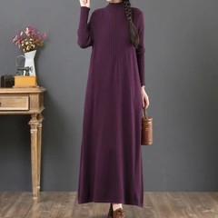 秋冬の新型のレトロな大きいサイズのゆったりしたニットのワンピースの女性の半高襟は膝の長いファッションのセーターのワンピースを過ぎます。