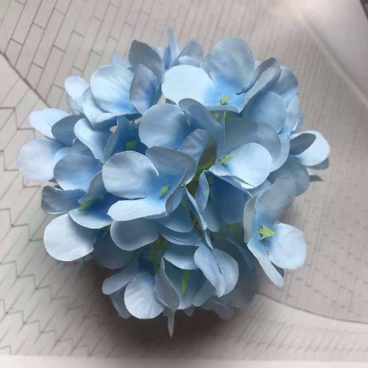 파란색(직경 약 10cm, 높이 약 7cm)