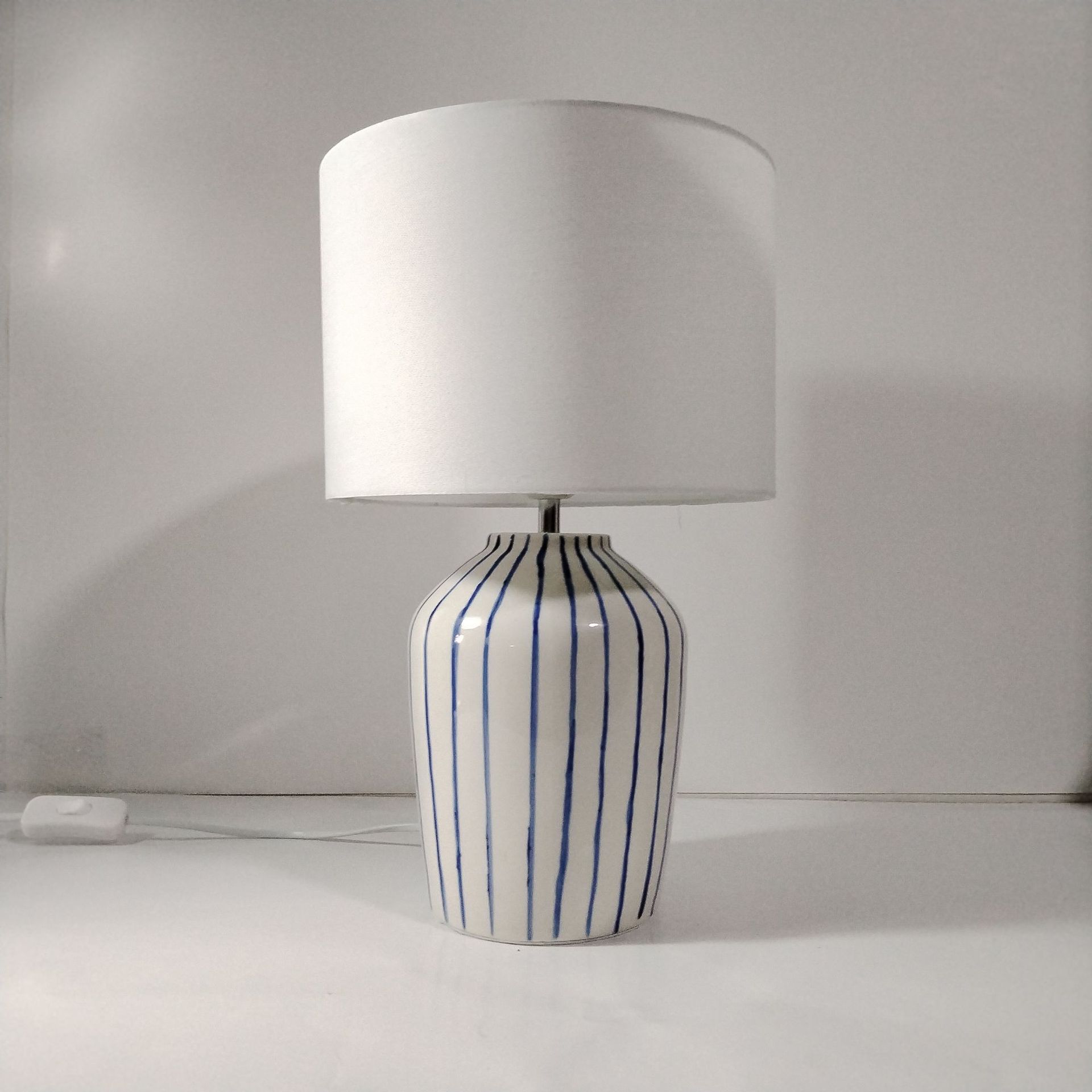 Lámpara de escritorio de cerámica retro rayada