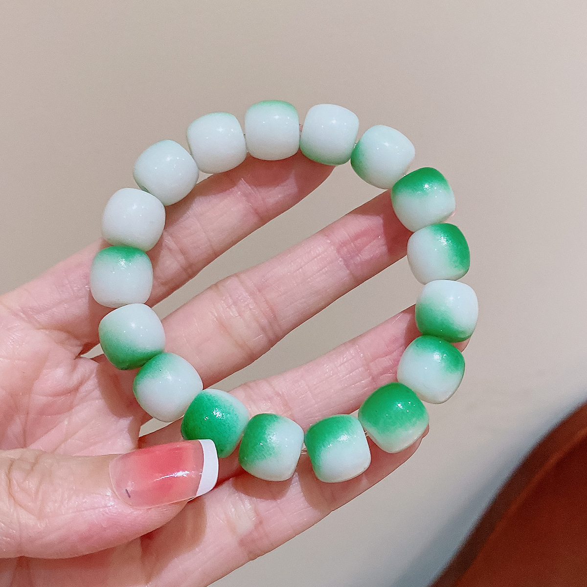 Tiktok mismo gradiente de color placa jugando pulsera estudiante partido dedo bobinado suave descompresión pulsera de cuentas Yiwu pequeña joyería al por mayor