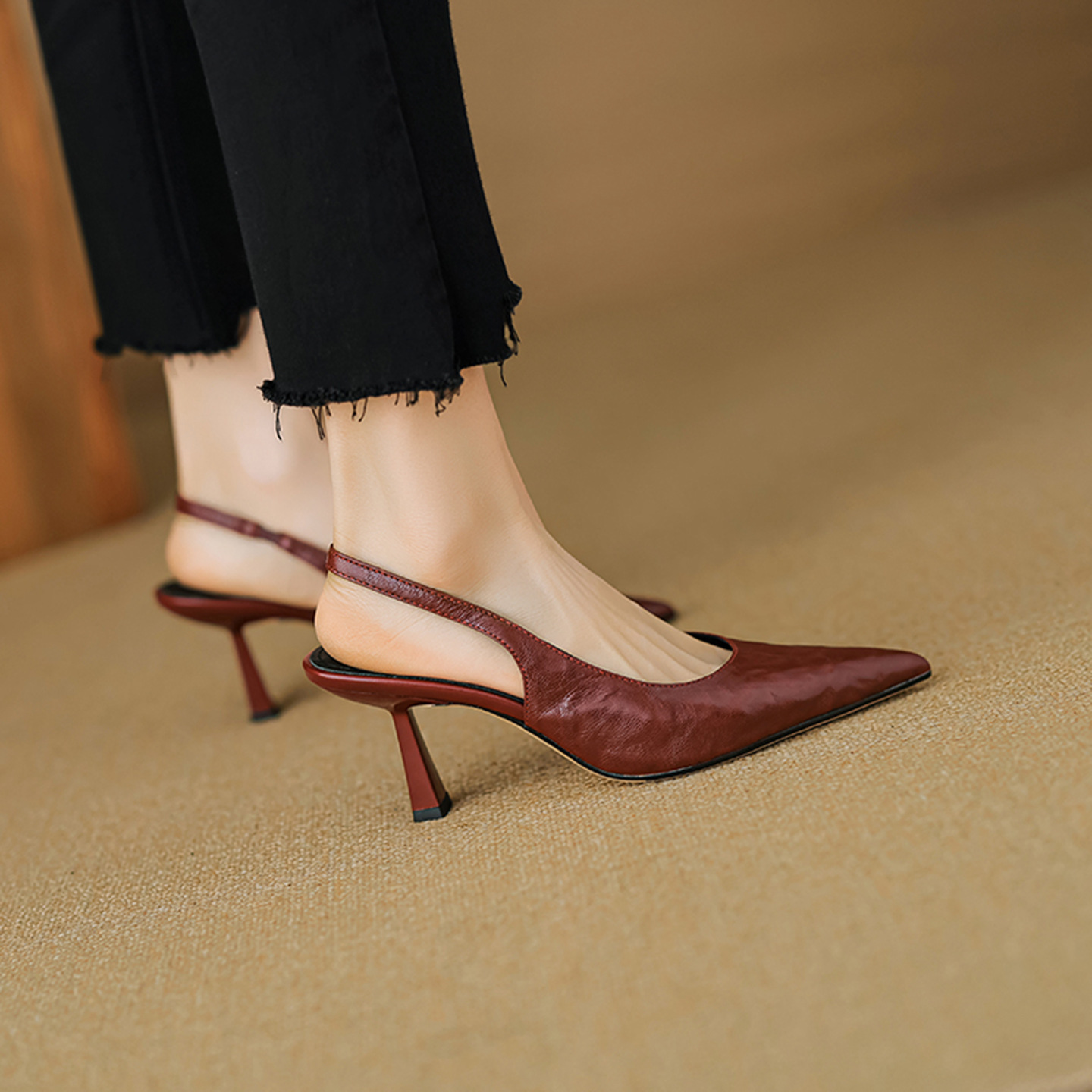 Sandal cao gót nữ mũi nhọn hở gót, da cừu, phong cách Hàn Quốc đơn giản — đen