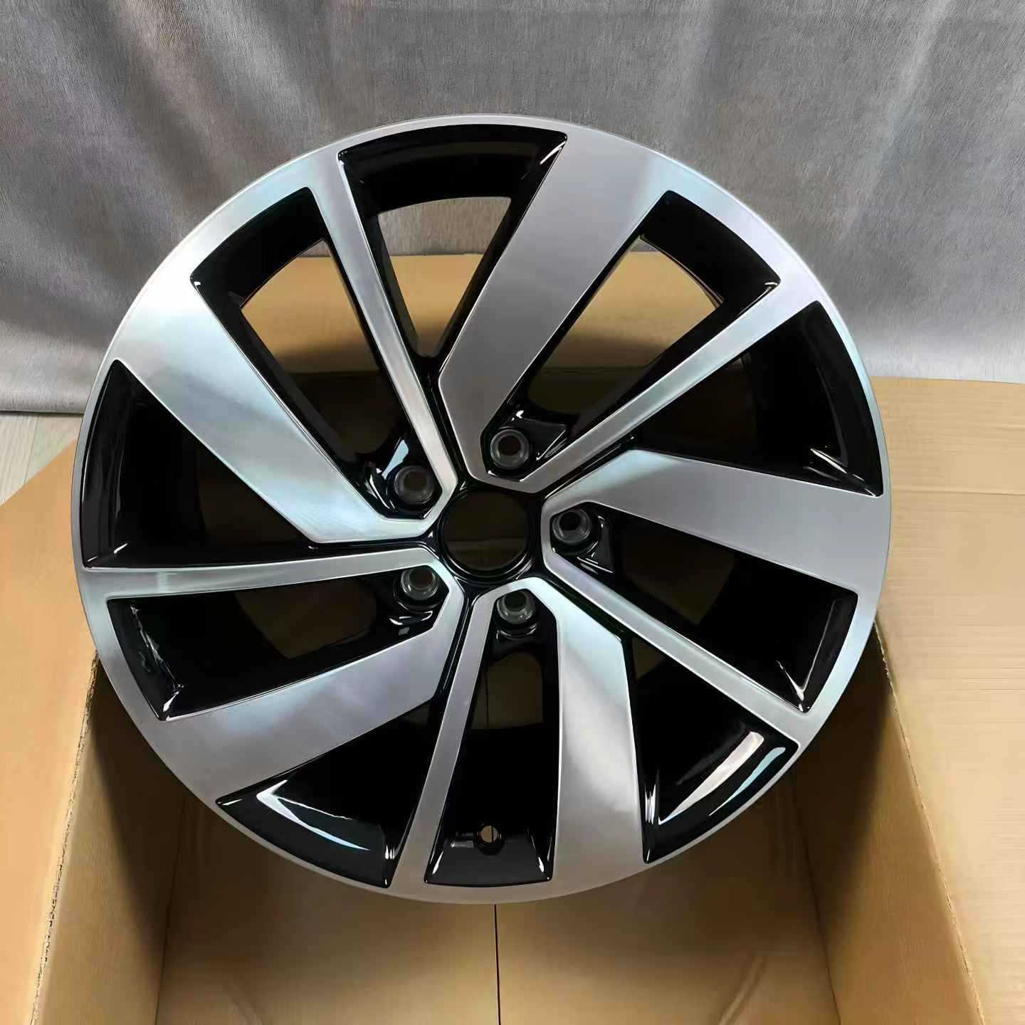 Suitable for Volkswagen Sagitar 18inch Wheel Hub Original Wheel Rim Matching Aluminum Alloy Wheel Brand New Replacement