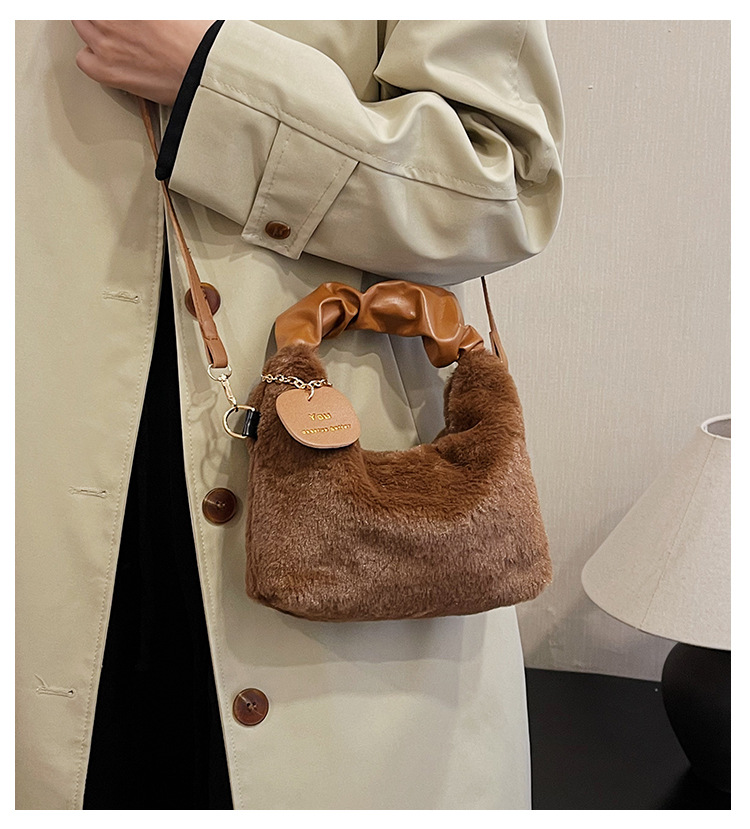 Women's plush messenger bag handbag texture fashion women's bag autumn and winter all match niche chain handbag_voghion.com