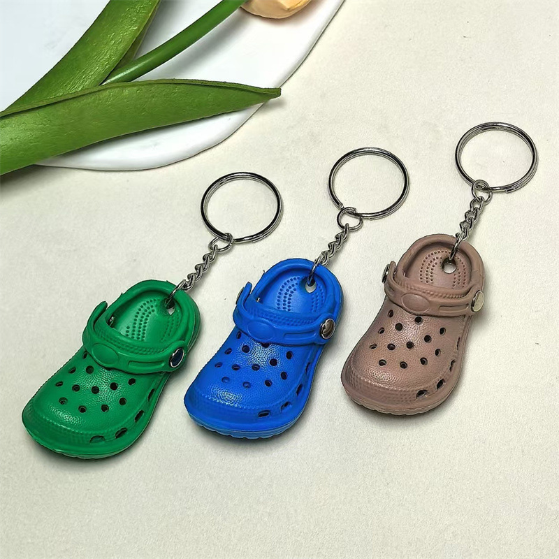 Creative simulation slippers pendant mini hole shoes keychain gift wholesale car pendant school bag pendant cross-border