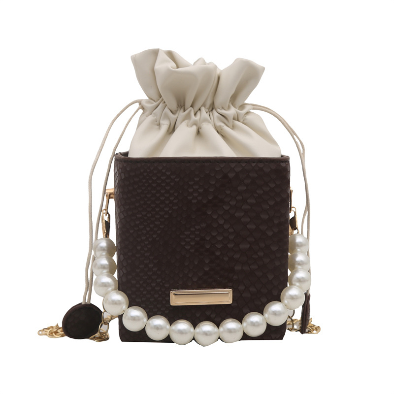 Mini bolso de cubo hermoso bolso con cordón de perlas de aire occidental para mujer 2025 nuevo bolso de mensajero de un solo hombro con cadena portátil
