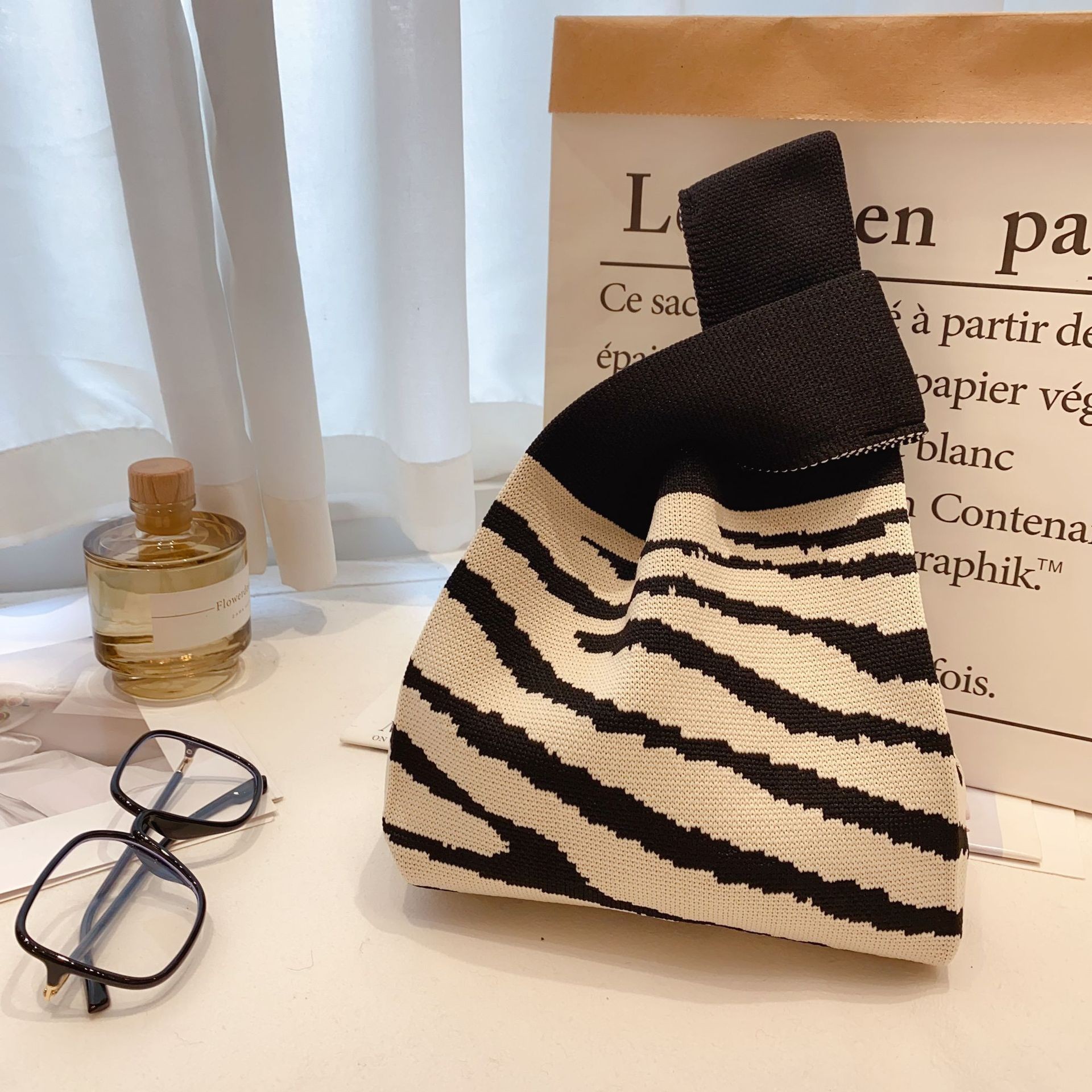 INS bolso de celebridad de Internet bolso de cubo de lana de punto para mujer bolso de mano casual bolso de mano de estilo japonés y coreano bolsa de Almuerzo