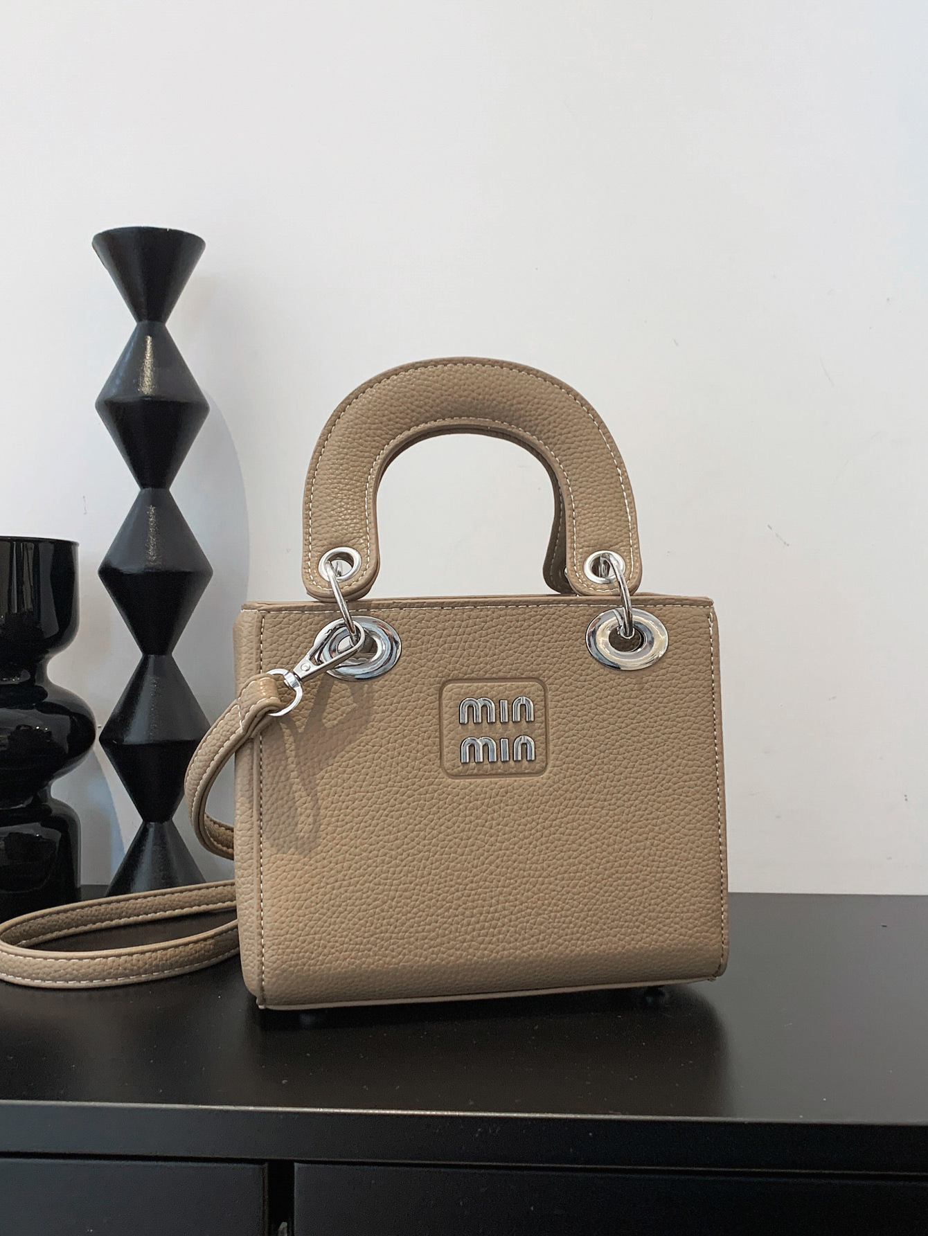 Bolso de moda de lujo ligero, bolso de dama, bolso de alta calidad, bolso de hombro de mujer, bolso de mano, bolso de brazo.