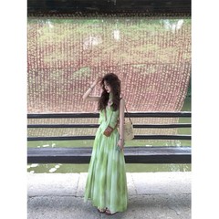 海边度假风小众别致扎染吊带连衣裙女夏季绿色清新气质大摆裙长裙